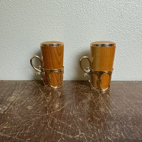 Vintage Alabama‎ MCM Wood Copper color plastic mug style salt & pepper shakers - Picture 9 of 9
